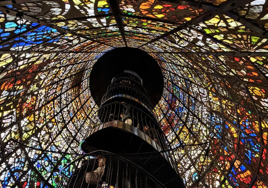 ステンドグラスの塔